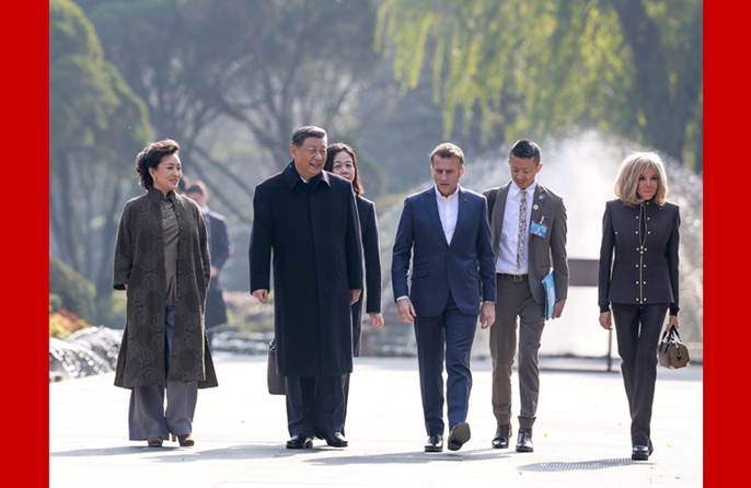 Chengdu, colloqui informali tra Xi Jinping ed Emmanuel Macron
